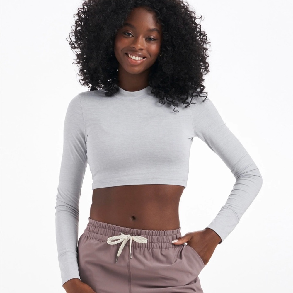 Vuori Light Gray Long Sleeve Crop Top